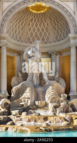 Fontana di Trevi replica, copiare la versione cat ricreando il design e i dettagli della famosa fontana di Roma, situato al di fuori del Forum Shop, Las Vegas Foto Stock