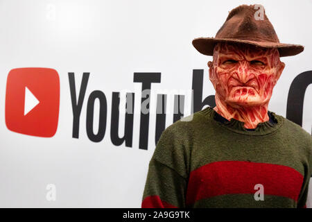 Mosca, Russia. 5 Ottobre, 2019 Un uomo in un Freddy Kruger costume di carattere al Comic Con la Russia mostra al Crocus Expo di Mosca, Russia Foto Stock