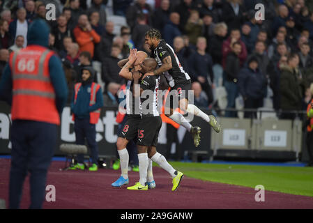 Obiettivo Jonjo Shelvey di Newcastle Utd segna il terzo obiettivo durante il West Ham vs Newcastle United Premier League match al London Stadium 2a Nove Foto Stock