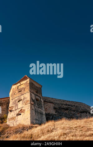 Fortezza Rasnov dettaglio, Râșnov Cittadella, Brasov County, Carpazi, Transilvania, Romania. Storico monumento sassone / punto di riferimento. Foto Stock