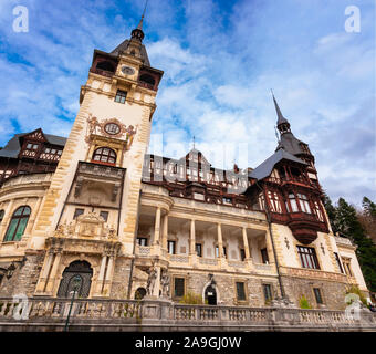 Il Castello di Peles Peleș Castello, Carpazi, Sinaia, vicino a Brasov, Contea di Prahova, Romania Foto Stock