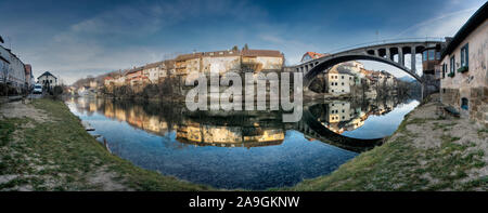 Alte Br'cke in Waidhofen an der Ybbs, Mostviertel, Niederˆsterreich, ÷sterreich - vecchio ponte di Waidhofen an der Ybbs, Mostviertel Regione, Aust inferiore Foto Stock