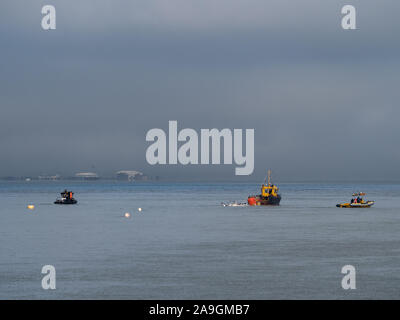 Naufragio di una affondata affondata Beneteau First 40 off Cowes Grondin bay Solent recuperare la perdita del timone break Foto Stock