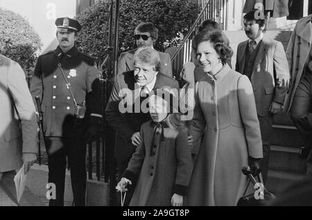 Stati Uniti President-Elect Jimmy Carter Con Rosalynn e Amy Carter il giorno dell'inaugurazione, WASHINGTON, STATI UNITI D'AMERICA, foto di Thomas J. O'Halloran, 20 Gennaio 1977 Foto Stock