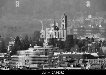 Vista panoramica dal Grossminster-Tower a Zürich-Enge con la chiesa evangelican Foto Stock