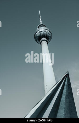La Fernsehturm torre della televisione di Berlino, Germania Foto Stock