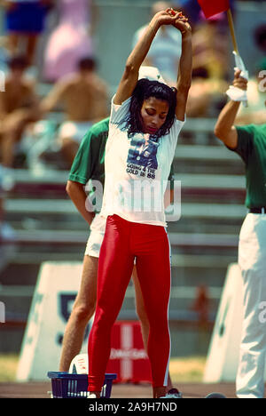 Florence Griffith Joyner competono al 1988 noi del team olimpico prove. Foto Stock