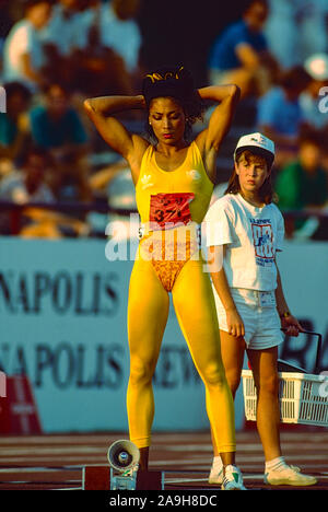 Florence Griffith Joyner competono al 1988 noi del team olimpico prove. Foto Stock