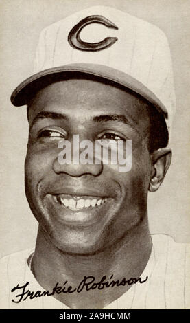 Didascalia 117/600 Vintage in bianco e nero scheda di baseball della Hall of Fame giocatore di baseball Frank Robinson con i Cincinnati Reds circa 1950s. Foto Stock