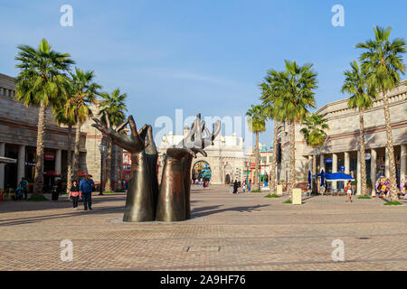 DUBAI, UAE, gennaio 09, 2019: Square vicino a tema Bollywood Park a Dubai Parchi Foto Stock