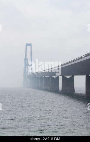 Il grande ponte di cinghia di collegamento in Dnmark Foto Stock