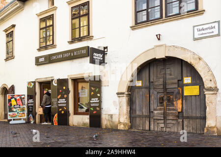 Aggiornamento Norbi Lowcarb Shop & Bistro ingresso anteriore, Sopron, Ungheria Foto Stock