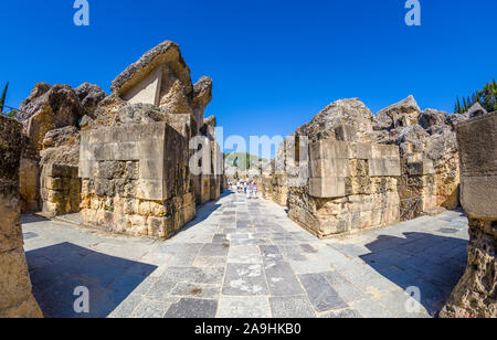 L'Anfiteatro o Colosseo in insediamenti romani di Italica nel villaggio di Santiponcethe Spagna Foto Stock