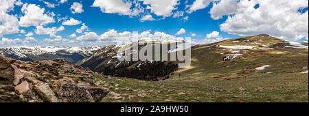 Una vista panoramica del Parco Nazionale delle Montagne Rocciose in Colorado da Trail Ridge Road. Foto Stock
