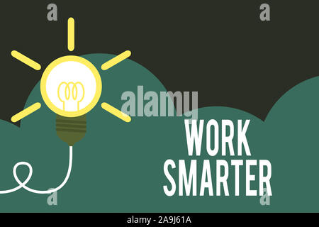 Testo della scrittura di lavorare in modo più intelligente. Foto concettuale di capire per raggiungere gli obiettivi in modo più efficiente la grande idea lampadina. Il successo di id di tornitura Foto Stock