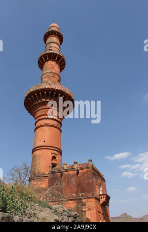 Chand minar o la torre della luna di una torre medievale in Daulatabad, Aurangabad, Maharashtra Foto Stock