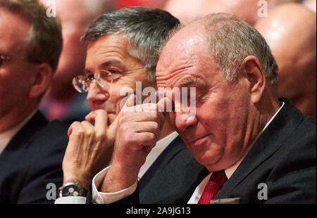 Monaco di Baviera, Germania. 15 Nov 2019. Il Bayern Monaco FC AGM. . Herbert HAINER, nuovo Presidente del FCB accanto a Uli Hoeness (Presidente del FCB ), ex Presidente del FCB 1. Credito: Peter Schatz/Alamy Live News Foto Stock