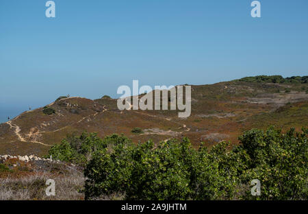 Th vista panoramica dalla costa scoscesa e scogliere di granito di Cabo da Roca, Capo Roca, Sintra Portogallo Foto Stock