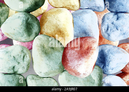 Collezione di pietre di vari colori, negativo fotografico texture bacgkround spazio colore pietra concept Foto Stock