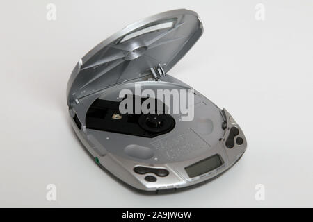 SONY D-191 CD Walkman Discman lettore Compact Disc Silver Digital Mega Bass, coperchio aperto Foto Stock