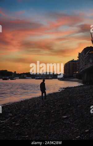 Il fiume Tamigi east London e vista fiume Foto Stock