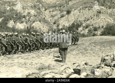 L'esercito italiano le truppe durante la campagna per la riconquista Pernet, Albania Foto Stock