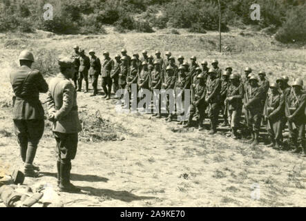 L'Esercito Italiano truppe durante la campagna albanese per la riconquista Pernet, Albania Foto Stock