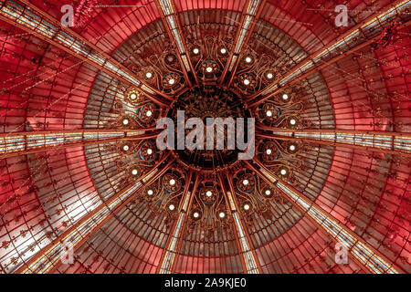 La galerie Lafayette a Parigi, Francia Foto Stock