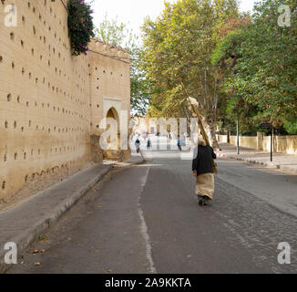 Fez, in Marocco. Il 9 novembre 2019. una vista delle mura della città antica Foto Stock