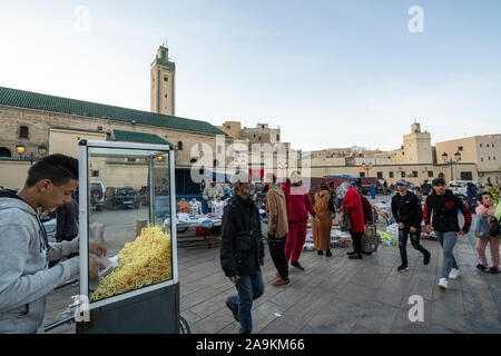 Fez, in Marocco. Il 9 novembre 2019. Una vista panoramica del Bab Rcif square Foto Stock