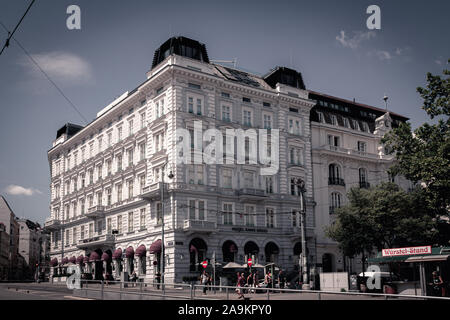 Vienna, Austria - 25 Luglio 2018: Sans Souci Hotel, un gran lusso a cinque stelle hotel collocato all'interno di questa antica, maestoso edificio nel centro della città di vi Foto Stock