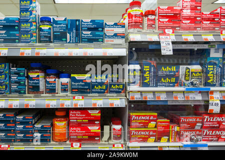 Antidolorifici per vendita a Duane Reade pharmacy, Ottava Avenue , New York City, Stati Uniti d'America. Foto Stock