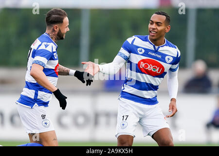 Spakenberg,SV Spakenburg - Excelsior Maassluis, calcio, Olandese di Seconda Divisione, Tweede Divisie, stagione 2019-2020, 16-11-2019, SV Spakenburg giocatore vince Gino Dekker (L) ha totalizzato 1-0 Credito: Pro scatti/Alamy Live News Foto Stock