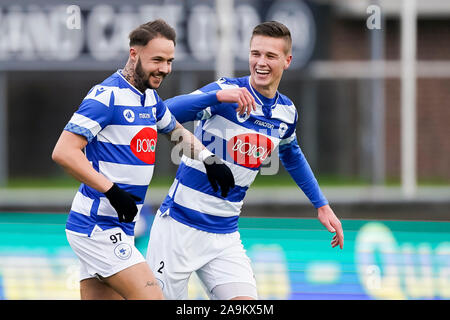 Spakenberg,SV Spakenburg - Excelsior Maassluis, calcio, Olandese di Seconda Divisione, Tweede Divisie, stagione 2019-2020, 16-11-2019, SV Spakenburg giocatore vince Gino Dekker (L) ha totalizzato 1-0 Credito: Pro scatti/Alamy Live News Foto Stock