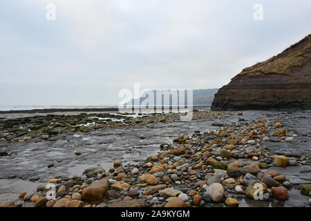Spiaggia Invernale, Robin Hood's Bay, North Yorkshire Foto Stock