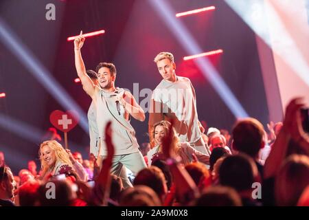 Il 15 novembre 2019, Baden-Wuerttemberg, Offenburg: il musicista Luca Hänni esegue durante la registrazione del Capodanno mostra di BR, ORF e SRF. Foto: Philipp von Ditfurth/dpa Foto Stock