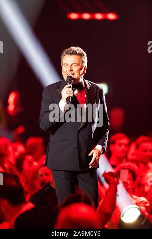 Il 15 novembre 2019, Baden-Wuerttemberg, Offenburg: il musicista Thomas Anders esegue durante la registrazione del Capodanno mostra di BR, ORF e SRF. Foto: Philipp von Ditfurth/dpa Foto Stock