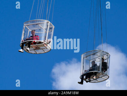 Southbank, Londra, Regno Unito. Il 16 novembre 2019. L'inverno Starflyer corsa sulla Southbank per la stagione natalizia. Credito: Matteo Chattle/Alamy Live News Foto Stock