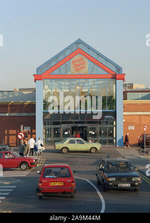 1989 Stretford District Shopping Centre, Manchester North West England, Regno Unito Foto Stock