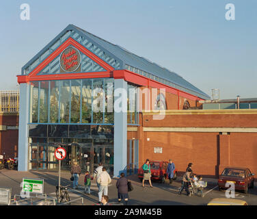 1989 Stretford District Shopping Centre, Manchester North West England, Regno Unito Foto Stock