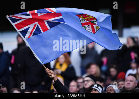 Londra, Regno Unito. 16th, Nov 2019. Ventola di Figi sventola la bandiera durante la Killik Cup - barbari vs Figi a Twickenham Stadium il Sabato, 16 novembre 2019. Londra Inghilterra. Credito: Taka G Wu/Alamy Live News Foto Stock