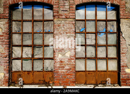 Due finestre Foto Stock