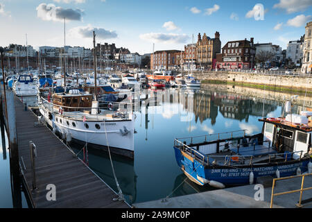 Ramsgate Inghilterra - Nov 10 'sundowner' a Ramsgate Royal Harbour . Questa barca ha partecipato all'evacuazione di Dunkirk come uno dei 'piccole navi". Foto Stock