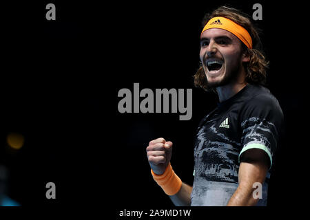 Arena. Londra, Regno Unito. Xvi Nov, 2019. Nitto tennis ATP Finals; Stefanos Tsitsipas (Grecia) celebra come egli spezza il servire contro Roger Federer (Svizzera) nel secondo set - Editoriale usare carte di credito: Azione Plus sport/Alamy Live News Credit: Azione Plus immagini di sport/Alamy Live News Foto Stock