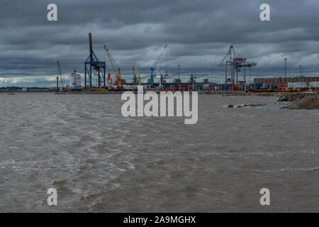 Montevideo, Uruguay. 19 Settembre, 2007. Vista del contenitore porta o terminale per container terminal Cuenca del Plata (TCP), lungo la baia di Montevideo, della costa si trova a Ciudad Vieja quartiere/district nella parte più antica della città di Montevideo, Uruguay. Foto Stock