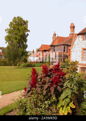 Il giardino di Gilbert White's house, le scie, in Selborne, Hampshire, Regno Unito Foto Stock