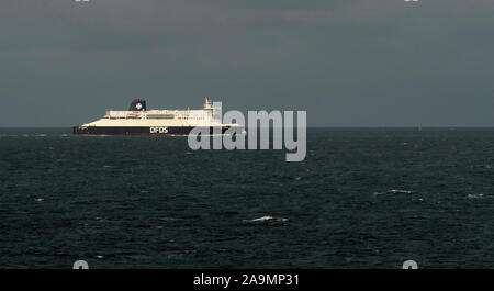 AJAXNETPHOTO. 23RD settembre, 2019. Canale, Inghilterra.- canale trasversale traghetto per trasporto auto e passeggeri DFDS DELFT SEAWAYS in direzione di DUNKERQUE.foto:JONATHAN EASTLAND/AJAX REF:GX8 191510 20936 Foto Stock