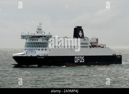 AJAXNETPHOTO. 23RD settembre, 2019. Canale, Inghilterra.- canale trasversale traghetto per trasporto auto e passeggeri DFDS DELFT SEAWAYS in direzione di DUNKERQUE.foto:JONATHAN EASTLAND/AJAX REF:GX8 192609 20519 Foto Stock