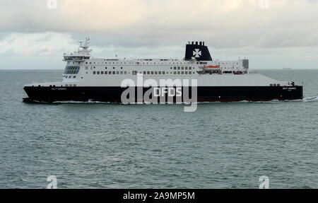 AJAXNETPHOTO. 23RD settembre, 2019. Canale, Inghilterra.- canale trasversale traghetto per trasporto auto e passeggeri DFDS DELFT SEAWAYS in direzione di DUNKERQUE.foto:JONATHAN EASTLAND/AJAX REF:GX8 192609 20523 Foto Stock