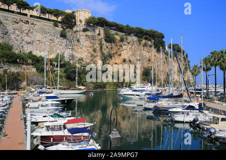 Barche a vela ormeggiata in porto di Fontvieille nel Principato di Monaco Foto Stock